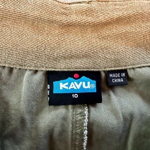 Kavu size 10 women’s chino shorts
